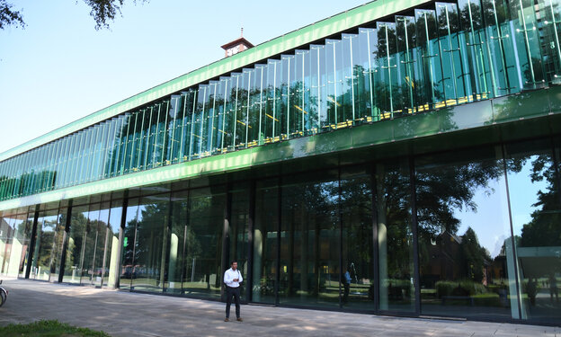 Eine gläserne Fassade der Bremer Jacobs-Uni Eine gläserne Fassade der Bremer Jacobs-Uni