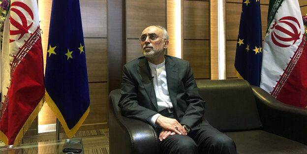 Ali Akbar Salehi, Chef des iranischen Atomprogramms, im Gespräch mit ausländischen Journalisten in Teheran Ali Akbar Salehi, Chef des iranischen Atomprogramms, im Gespräch mit ausländischen Journalisten in Teheran
