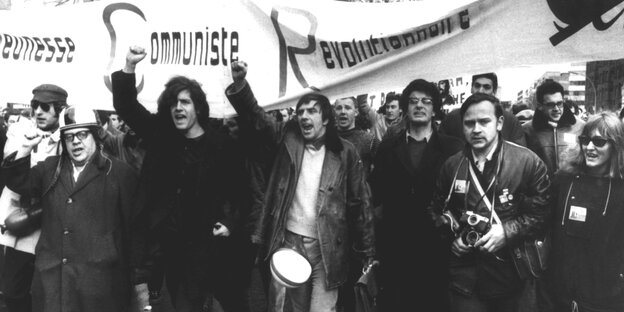 1968, Berlin: Studentenführer Rudi Dutschke (Mitte) demonstriert gegen den Vietnamkrieg 1968, Berlin: Studentenführer Rudi Dutschke (Mitte) demonstriert gegen den Vietnamkrieg