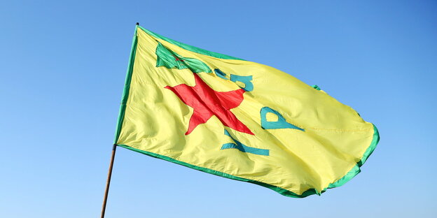 Eine Flagge der YPG Eine Flagge der YPG