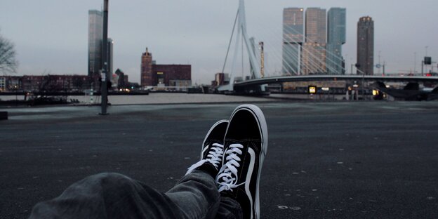 Eine Brücke in Rotterdam