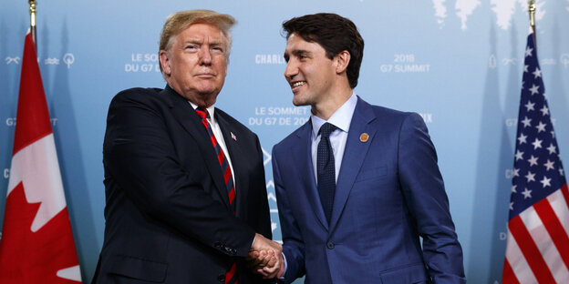 Trump und Trudeau schütteln sich die Hand Trump und Trudeau schütteln sich die Hand