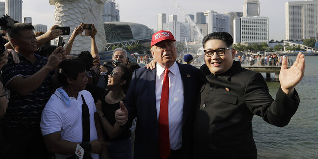 Doppelgänger des koreanischen Machthabers Kim Jong Un, und Dennis Alan, Doppelgänger von US-Präsident Donald Trump Doppelgänger des koreanischen Machthabers Kim Jong Un, und Dennis Alan, Doppelgänger von US-Präsident Donald Trump