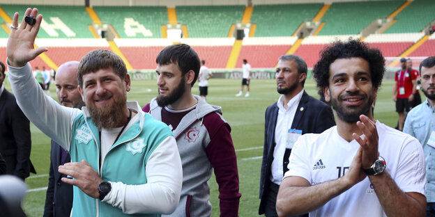 Kadyrow und Salah im Stadion von Grosny Kadyrow und Salah im Stadion von Grosny
