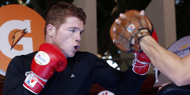 Saul Alvarez boxt Saul Alvarez boxt