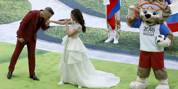 Robbie Williams und Aida Garifullina. Robbie Williams und Aida Garifullina.