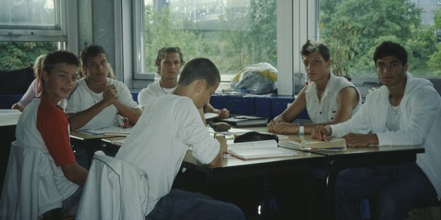 Mesut Özil und andere Jugendliche Mesut Özil und andere Jugendliche