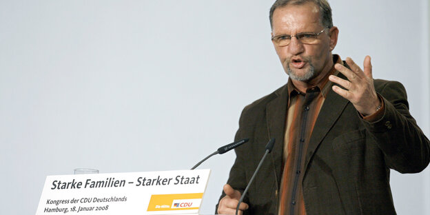 Lothar Kannenberg spricht auf einem Kongress der Hamburger CDU. Lothar Kannenberg spricht auf einem Kongress der Hamburger CDU.