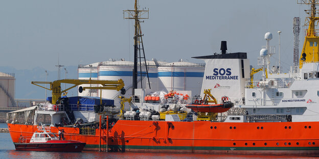 Die Aquarius im Hafen von Valencia Die Aquarius im Hafen von Valencia