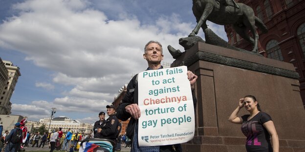 Peter Tatchell protestiert in der Nähe des Roten Platzes Peter Tatchell protestiert in der Nähe des Roten Platzes