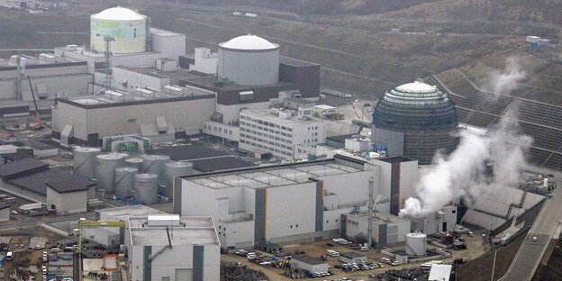 Ein Atomkraftwerk von oben Ein Atomkraftwerk von oben