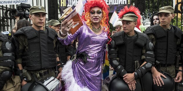 Ukrainische Ordnungskräfte bei der Gay Pride am Sonntag in Kiew Ukrainische Ordnungskräfte bei der Gay Pride am Sonntag in Kiew