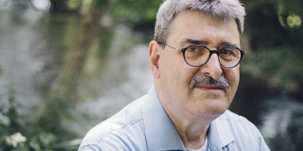 Peter Hausmann steht im Grünen Peter Hausmann steht im Grünen