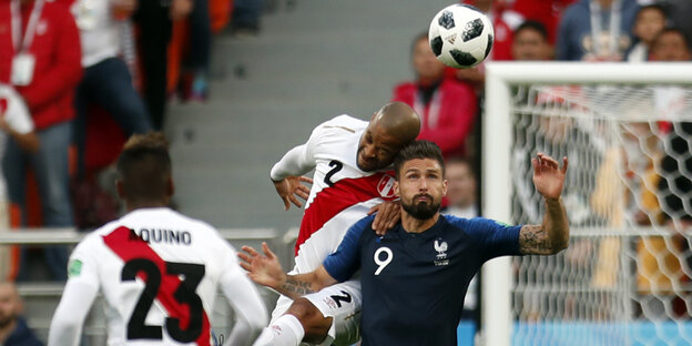 Olivier Giroud im Zweikampf Olivier Giroud im Zweikampf
