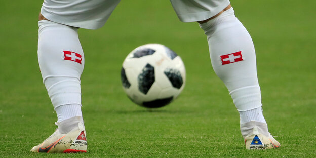 Die Fahne Kosovos ziert der rechten Schuh von Xherdan Shaqiri Die Fahne Kosovos ziert der rechten Schuh von Xherdan Shaqiri