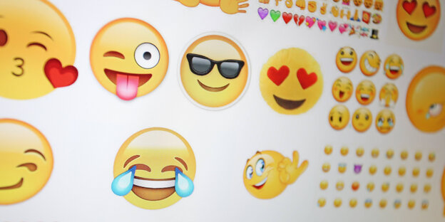 Verschiedene Emojis auf einem Computerbildschirm Verschiedene Emojis auf einem Computerbildschirm