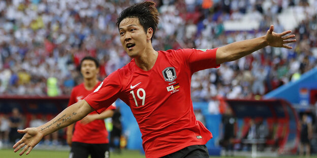 Younggwon Kim us Südkorea jubelt über seinen Treffer zum 1:0 Younggwon Kim us Südkorea jubelt über seinen Treffer zum 1:0