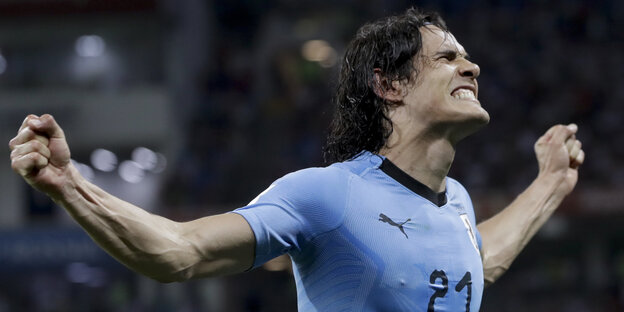 Edinson Cavani jubelt nach seinem zweiten Tor gegen Portugal. Edinson Cavani jubelt nach seinem zweiten Tor gegen Portugal.