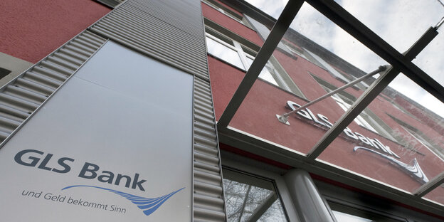 Außenansicht des Gebäudes der GLS Bank in Bochum Außenansicht des Gebäudes der GLS Bank in Bochum