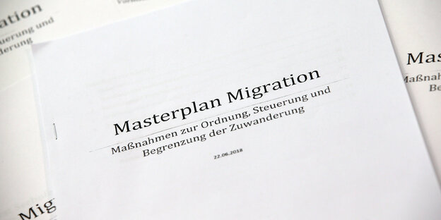 Ein Dokument mit der Überschrift "Masterplan Migration" Ein Dokument mit der Überschrift "Masterplan Migration"