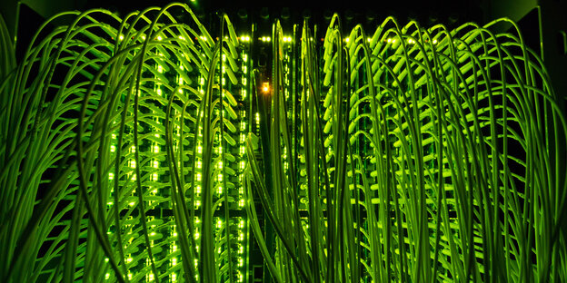 Glasfaserkabel symbolisieren das Thema Urheberrecht im Digitalen Glasfaserkabel symbolisieren das Thema Urheberrecht im Digitalen