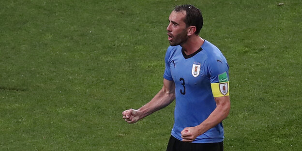 Diego Godin ballt die Fäuste