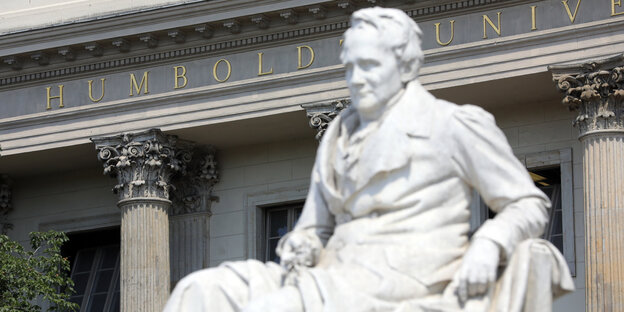 Statue von Humboldt vor der Berliner Uni Statue von Humboldt vor der Berliner Uni