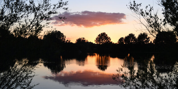 Sonnenuntergang über dem See Sonnenuntergang über dem See