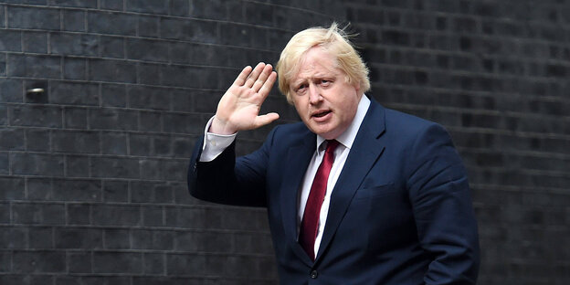 Boris Johnson, bisheriger britischer Außenminister, kommt winkend in der Downing Street an Boris Johnson, bisheriger britischer Außenminister, kommt winkend in der Downing Street an
