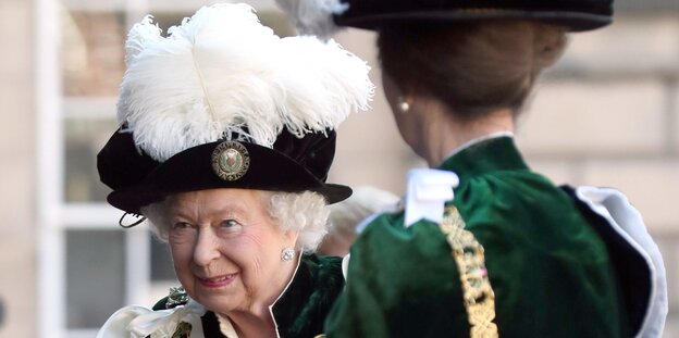 Elizabeth II. nimmt am Order of the Thistle Service in der Kathedrale von Edinburgh im Rahmen ihrer Holyrood-Woche teil Elizabeth II. nimmt am Order of the Thistle Service in der Kathedrale von Edinburgh im Rahmen ihrer Holyrood-Woche teil