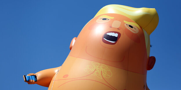 Ein sechs Meter großer Ballon in Forn von Trump Ein sechs Meter großer Ballon in Forn von Trump