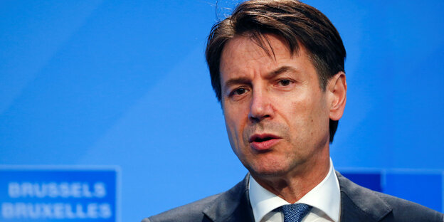 Giuseppe Conte spricht