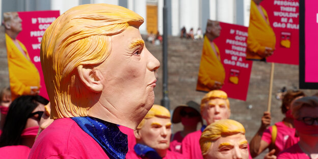 Proteste in Washington gegen das Treffen von US-Präsident Trump mit dem russichen Präsidenten Putin Proteste in Washington gegen das Treffen von US-Präsident Trump mit dem russichen Präsidenten Putin