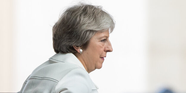 Die britische Premierministerin Theresa May ist im Profil zu sehen Die britische Premierministerin Theresa May ist im Profil zu sehen