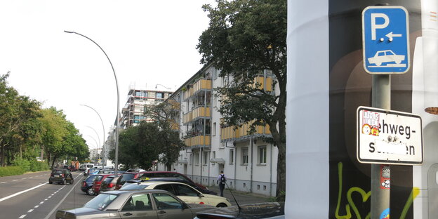 Parkende Autos entlang der Danziger Straße Parkende Autos entlang der Danziger Straße