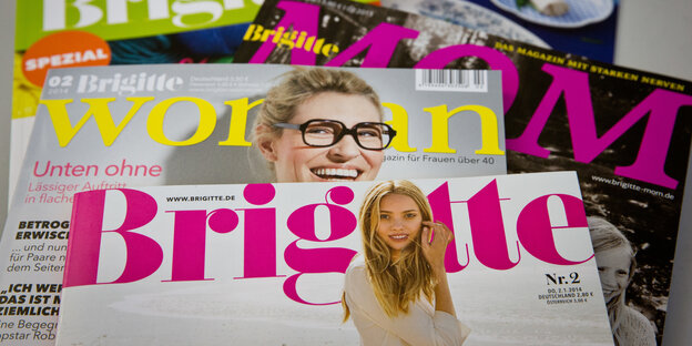 Verschiedene Magazine liegen übereinander. Darunter Brigitte und Brigitte woman Verschiedene Magazine liegen übereinander. Darunter Brigitte und Brigitte woman