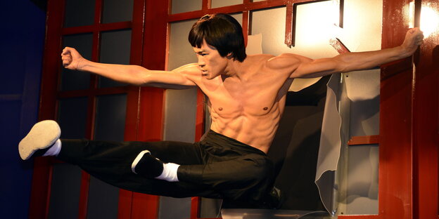 Bruce Lee als Wachsfigur in Kampfkunstpose Bruce Lee als Wachsfigur in Kampfkunstpose