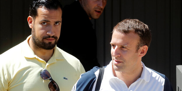 Benalla und Macron laufen nebeneinander Benalla und Macron laufen nebeneinander
