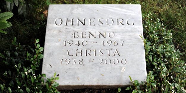 Der Grabstein von Benno und Christa Ohnesorg. Der Grabstein von Benno und Christa Ohnesorg.