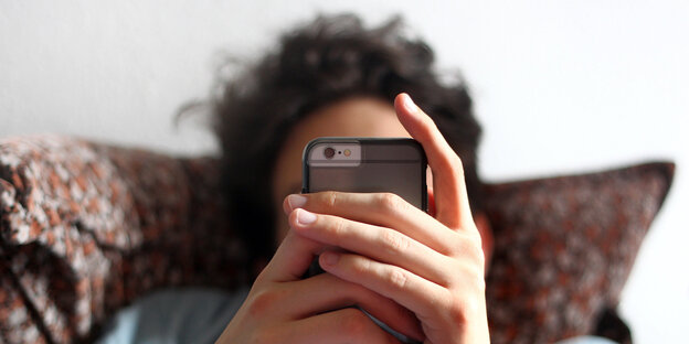 Mann mit Smartphone Mann mit Smartphone