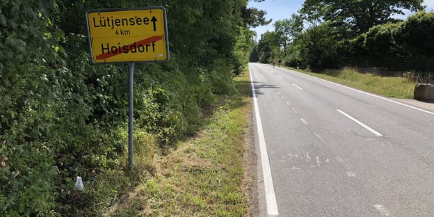Die Straße nach Lütjensee. Die Straße nach Lütjensee.