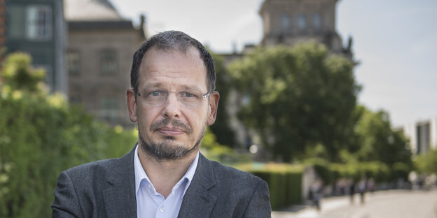 Der Journalist Hans-Joachim seppelt posiert für ein Portrait in Berlin. Der Journalist Hans-Joachim seppelt posiert für ein Portrait in Berlin.