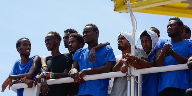 Geflüchtete an Bord des Rettungsschiffes "Aquarius"