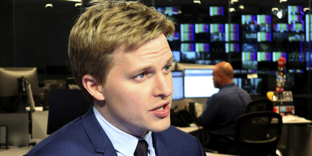 Ein Mann, Ronan Farrow