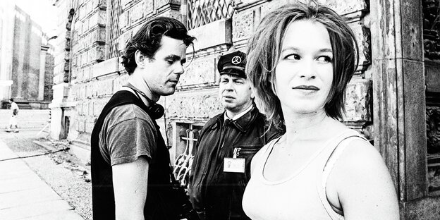 Tom Tykwer, Armin Rohde und Franka Potente am Filmset, 1997 Tom Tykwer, Armin Rohde und Franka Potente am Filmset, 1997