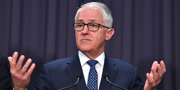 Malcolm Turnbull hebt die Hände Malcolm Turnbull hebt die Hände