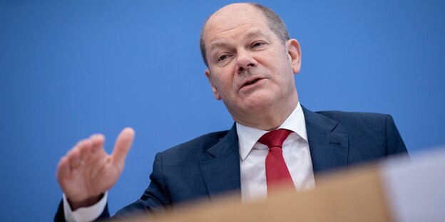 Alte Hände mit Geld Alte Hände mit Geld