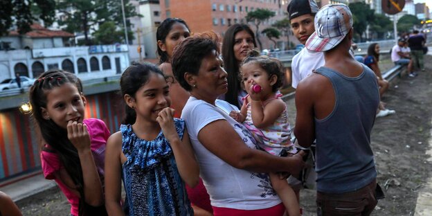Mutter mit Kindern in Venezuela Mutter mit Kindern in Venezuela