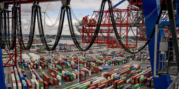 Containerterminal im Hamburger Hafen Containerterminal im Hamburger Hafen