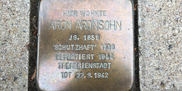 Stolperstein für Aron Aronsohn vor seinem früheren Haus Stolperstein für Aron Aronsohn vor seinem früheren Haus
